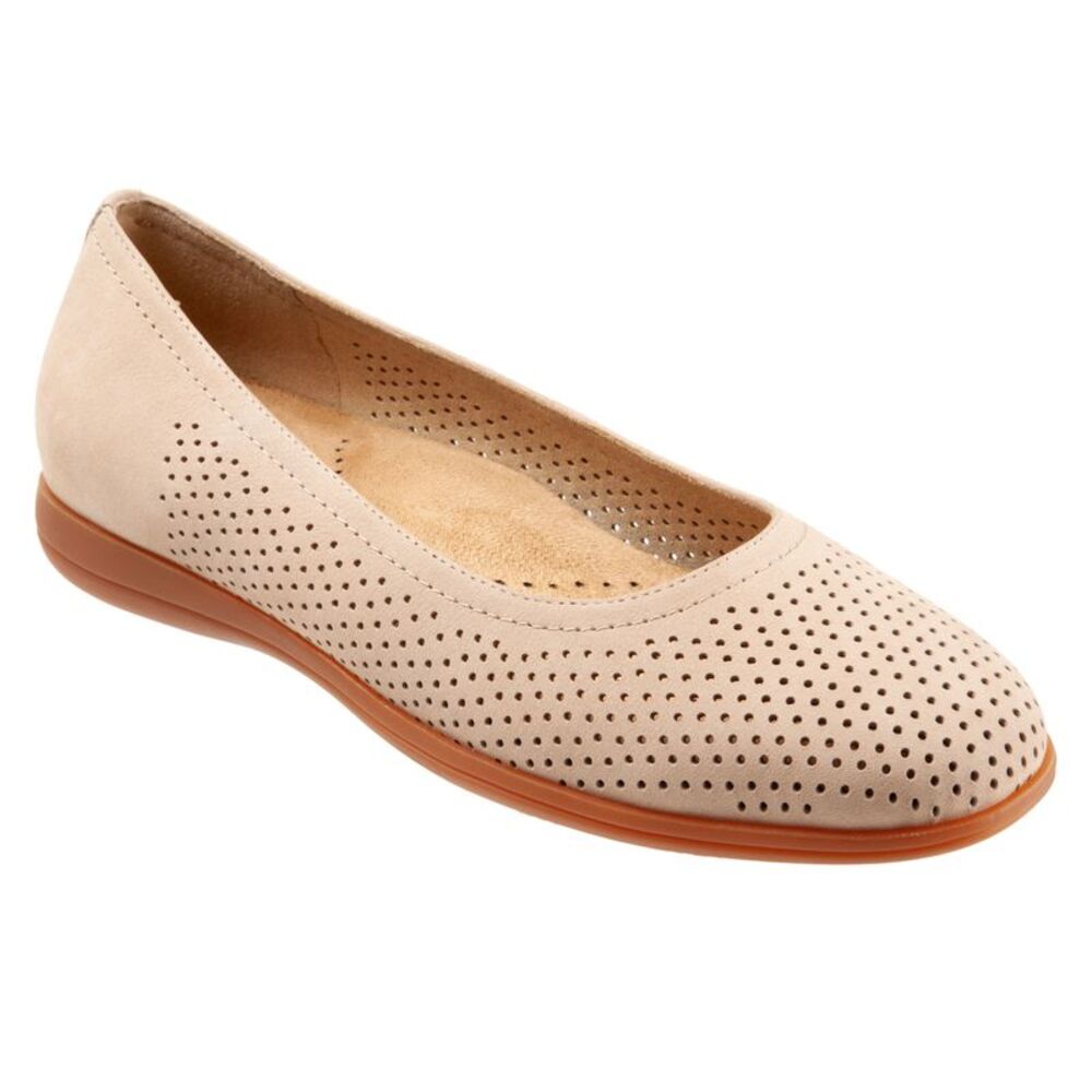 Trotters Womens Darcey Beige Shoes (NWT) - Picture 2 of 7